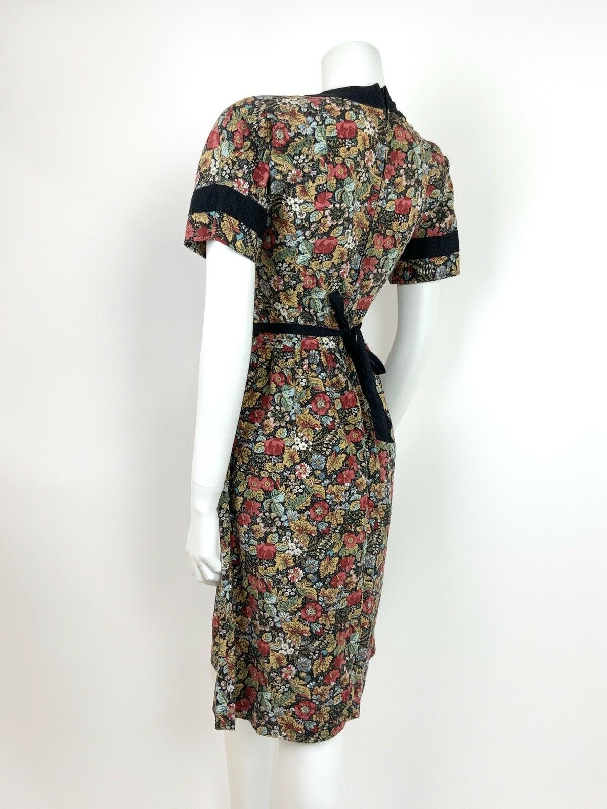 VTG 60s 70s FOLK BLACK RED BLUE YELLOW FLORAL LEAF DITSY DRESS 10 12