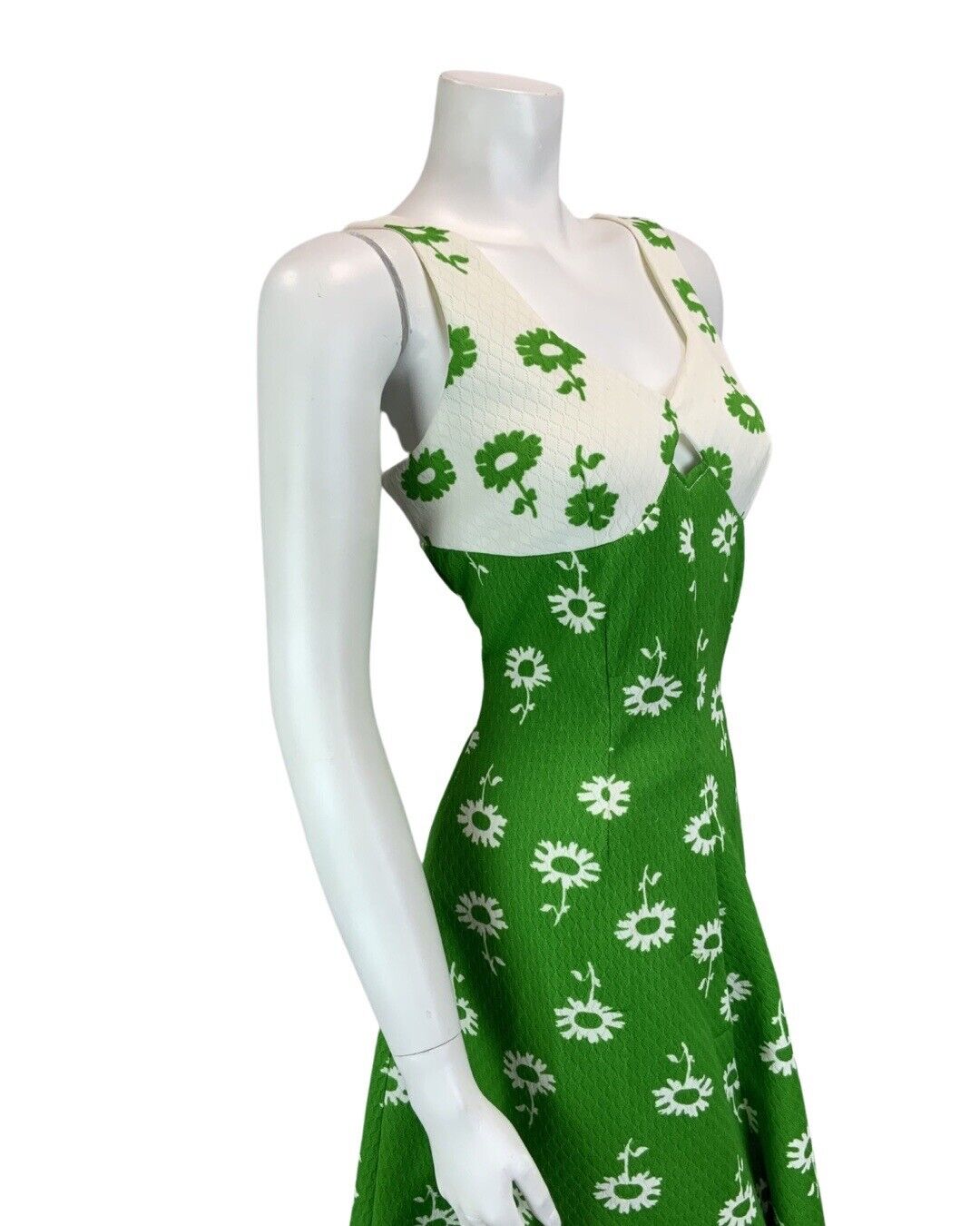 VINTAGE 60s 70s WHITE GREEN FLORAL PRINT MINI WITH CUT OUT DETAIL DRESS 12