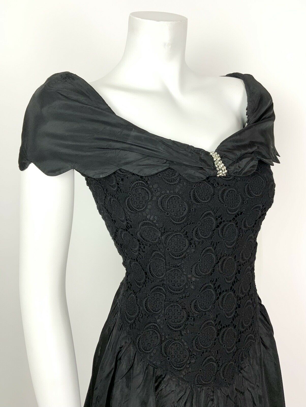 VINTAGE 50s 60s BLACK SILVER FLORAL LACE COCKTAIL PARTY DRESS 8 10