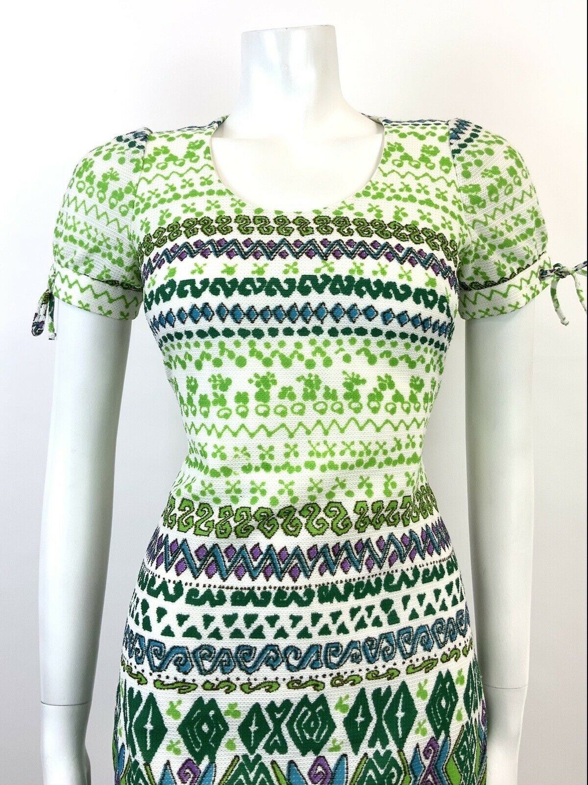 VINTAGE 60s 70s WHITE GREEN BLUE GEOMETRIC AZTEC STRIPED MOD MINI DRESS 8 10