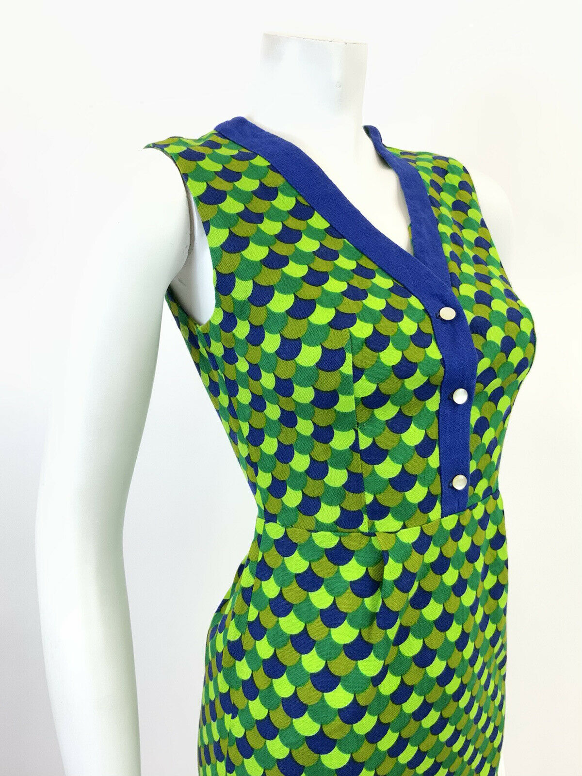 VINTAGE 60s 70s LIME FOREST GREEN BLUE SCALES MOD SLEEVELESS MINI DRESS 8