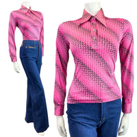 VINTAGE 90 does 70s PINK BLUE WHITE GEOMETRIC DASH MOD DAGGER BLOUSE 10 12