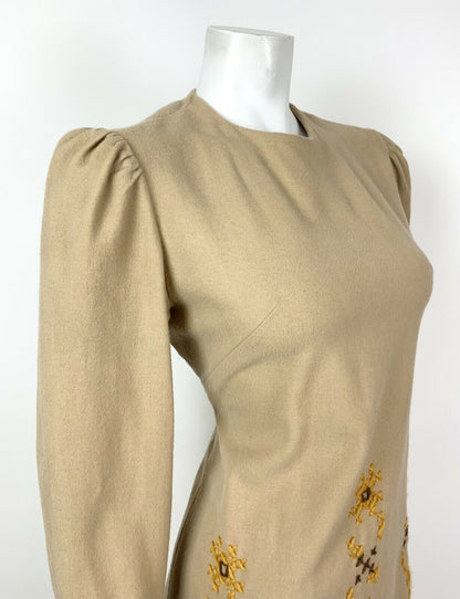 VTG 60s 70s CAMEL BROWN YELLOW FLORAL CROSS-STITCH FOLK BOHO SHIFT DRESS 8 10