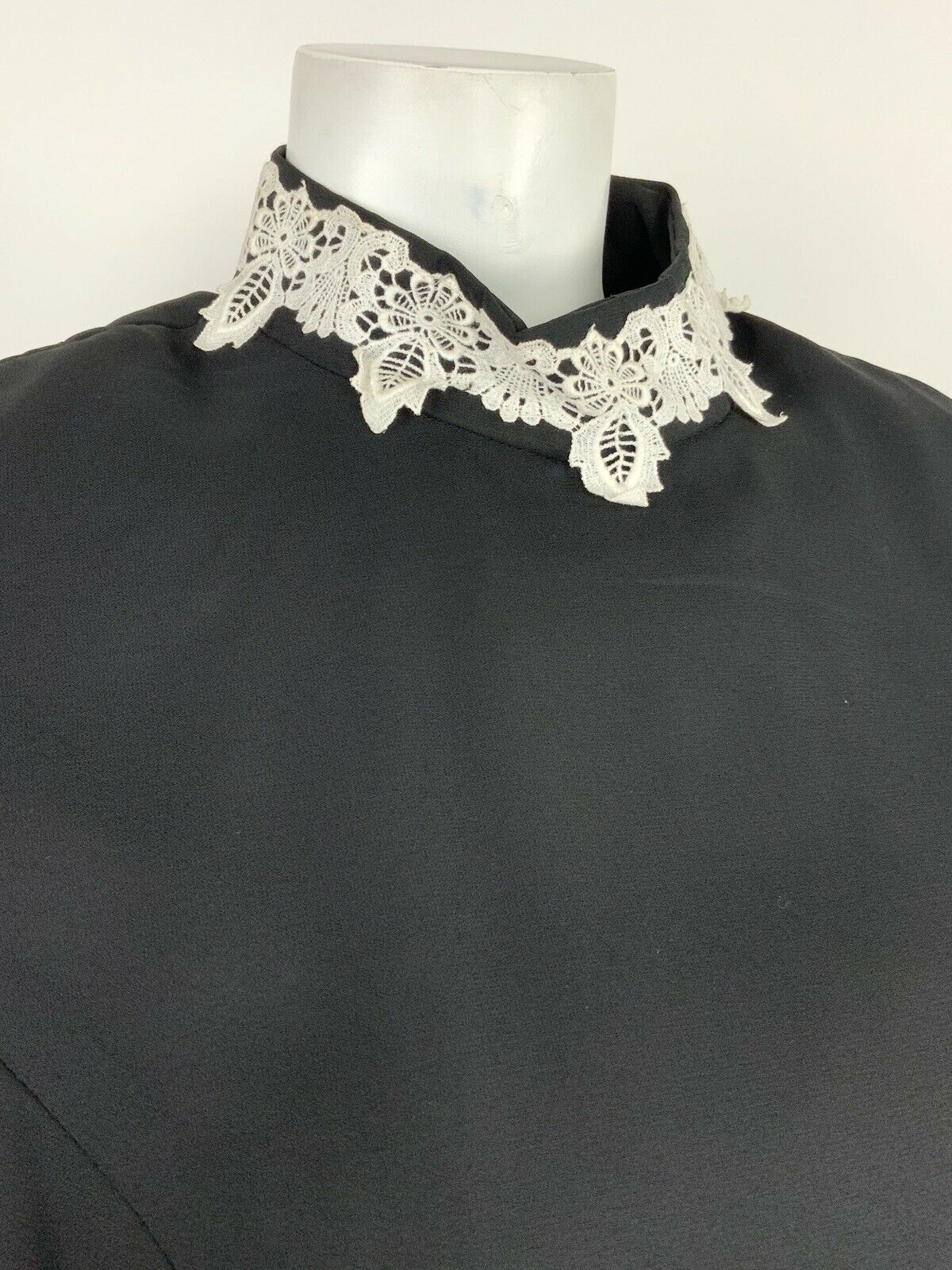 VINTAGE 60s 70s BLACK WHITE LACE COLLARED BLOUSE 12 14 16