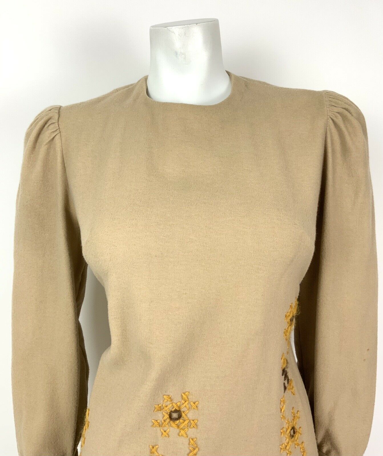 VTG 60s 70s CAMEL BROWN YELLOW FLORAL CROSS-STITCH FOLK BOHO SHIFT DRESS 8 10