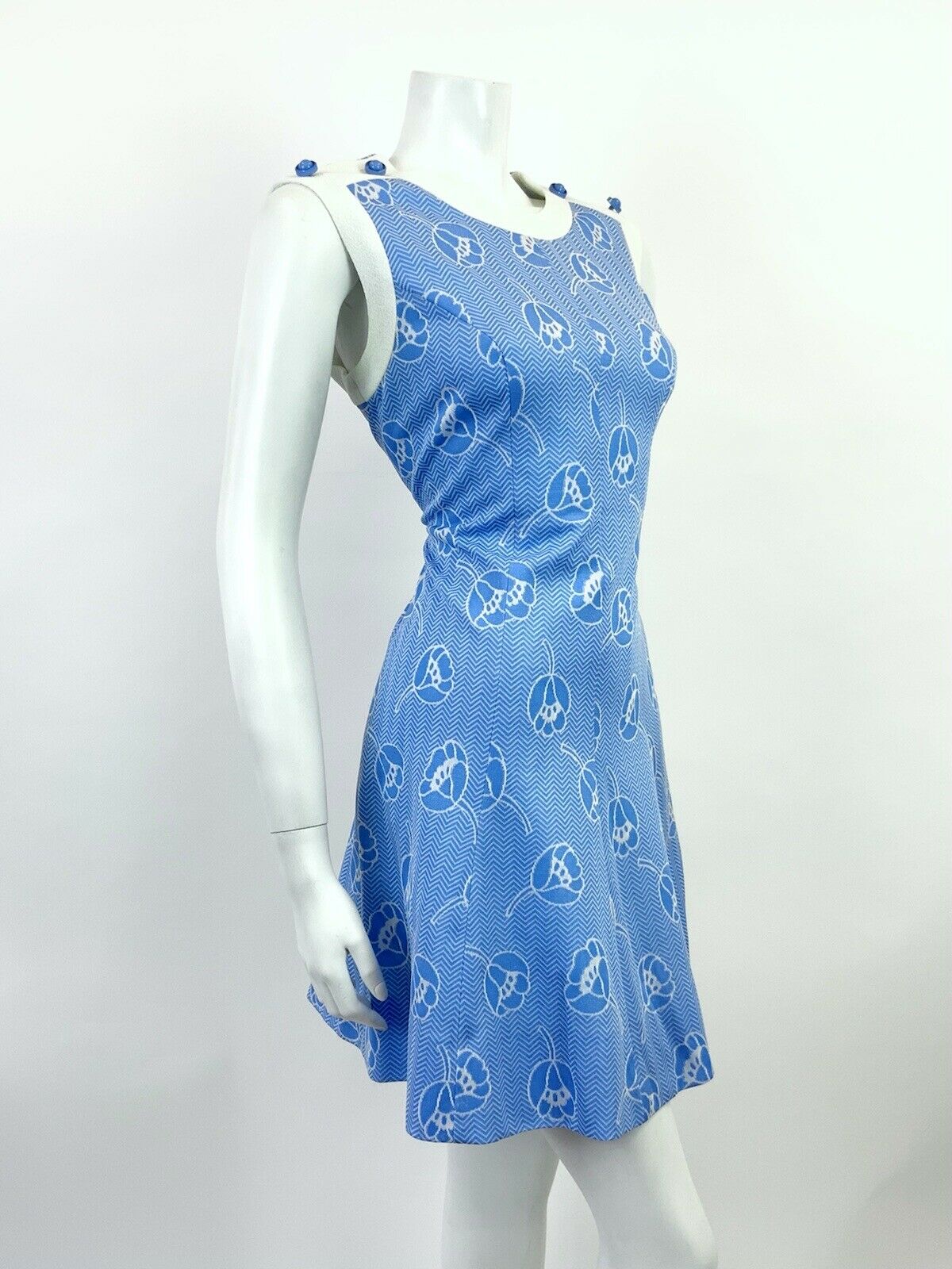 VTG 60s 70s BLUE WHITE ZIG ZAG CHEVRON FLORAL SLEEVELESS MOD MINI DRESS 12 14