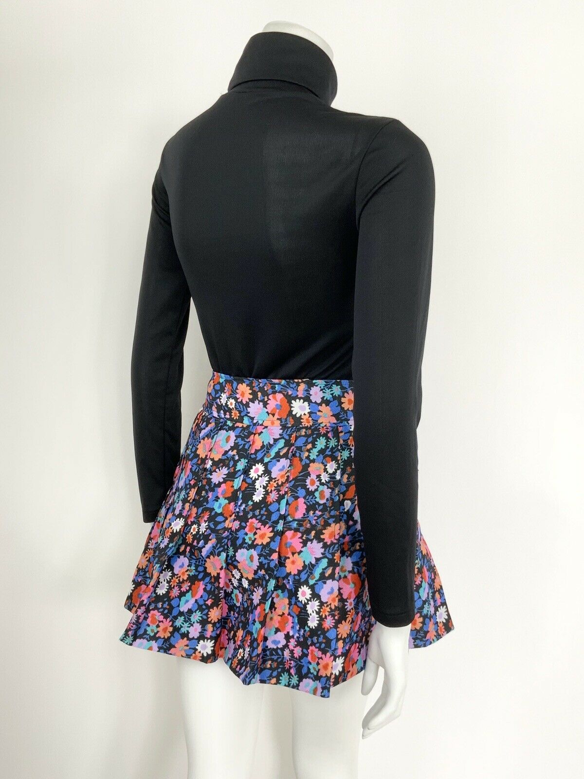 VINTAGE 60s 70s BLACK BLUE PURPLE PINK RED FLORAL KICK PLEAT SHORT SKIRT 6 8