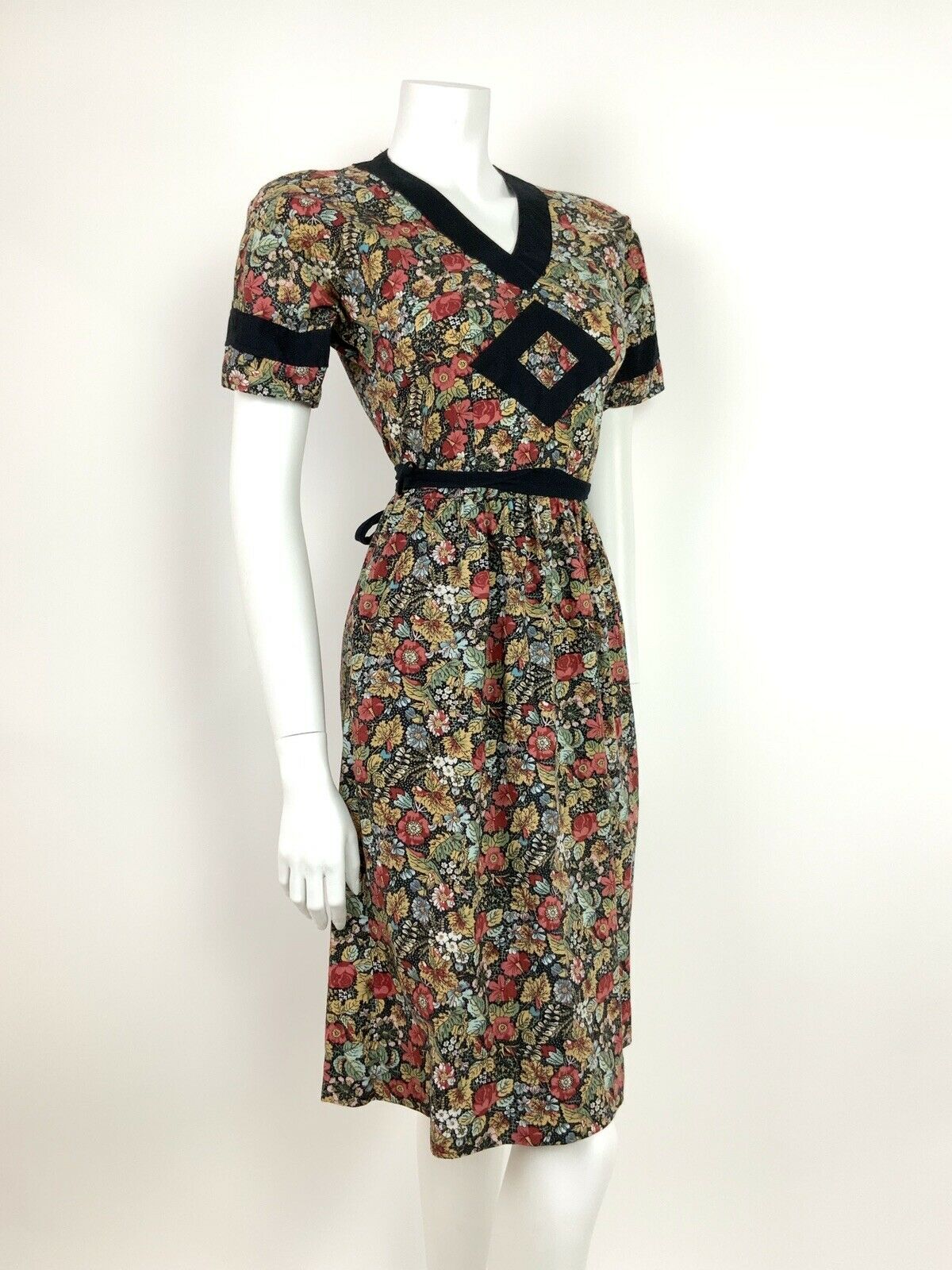 VTG 60s 70s FOLK BLACK RED BLUE YELLOW FLORAL LEAF DITSY DRESS 10 12