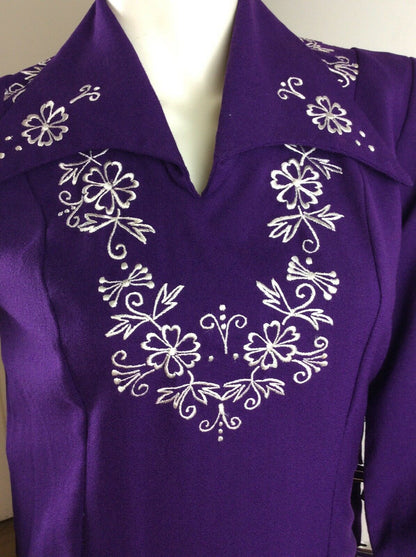 VINTAGE 1970s PURPLE DRESS WHITE FLORAL FLOWER BELL SLEEVE HIPPY MOD GOGO 8 10