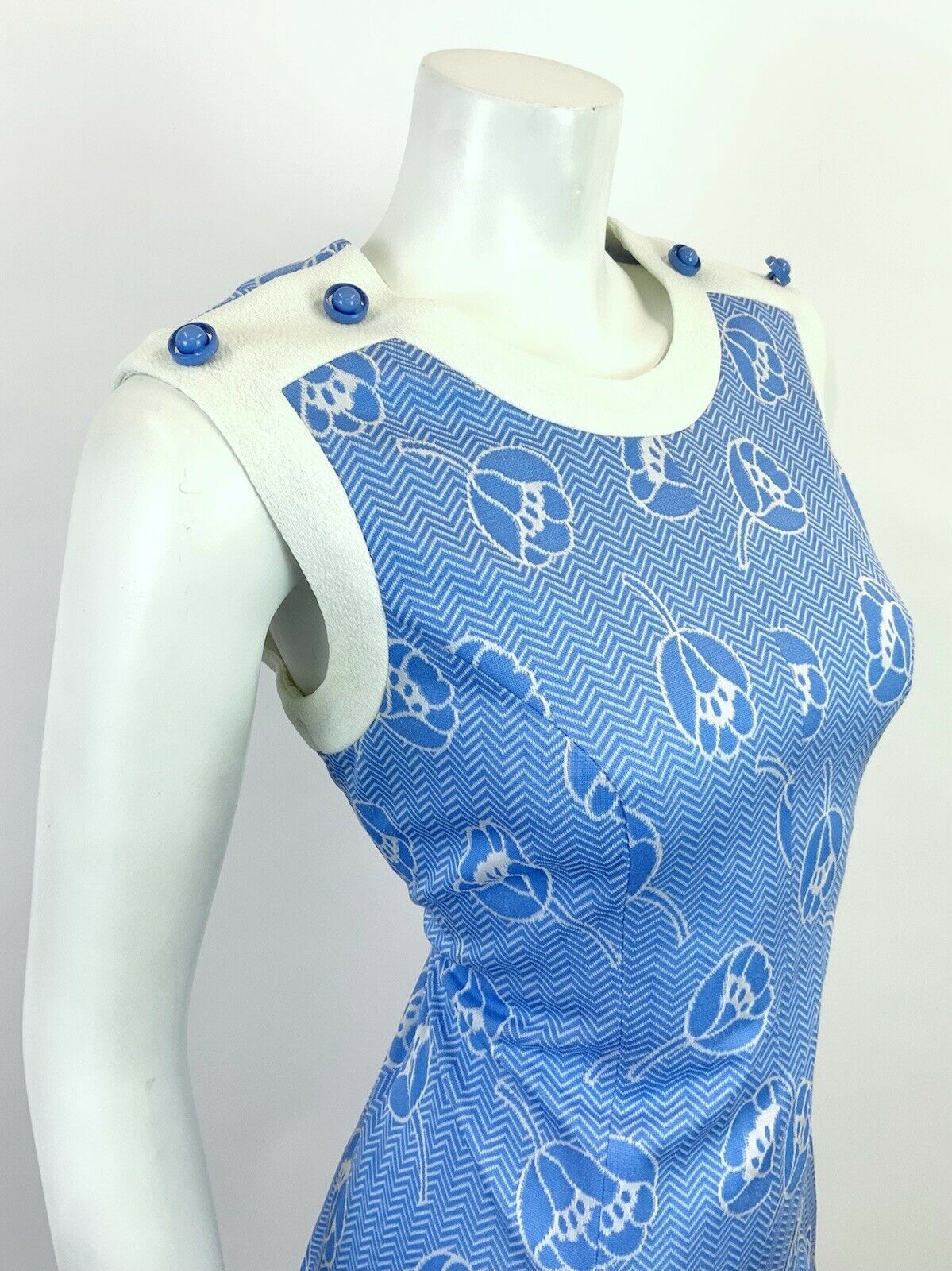 VTG 60s 70s BLUE WHITE ZIG ZAG CHEVRON FLORAL SLEEVELESS MOD MINI DRESS 12 14