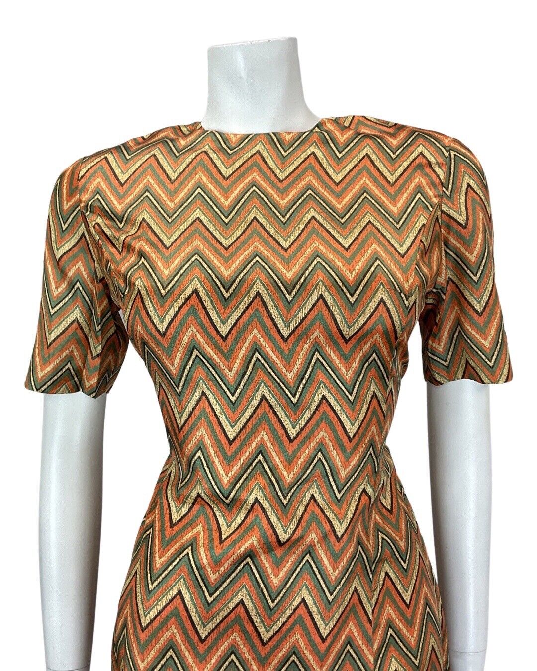 VINTAGE 60s 70s GREEN ORANGE CREAM ZIG-ZAG CHEVRON MOD SHORT FITTED DRESS 10 12