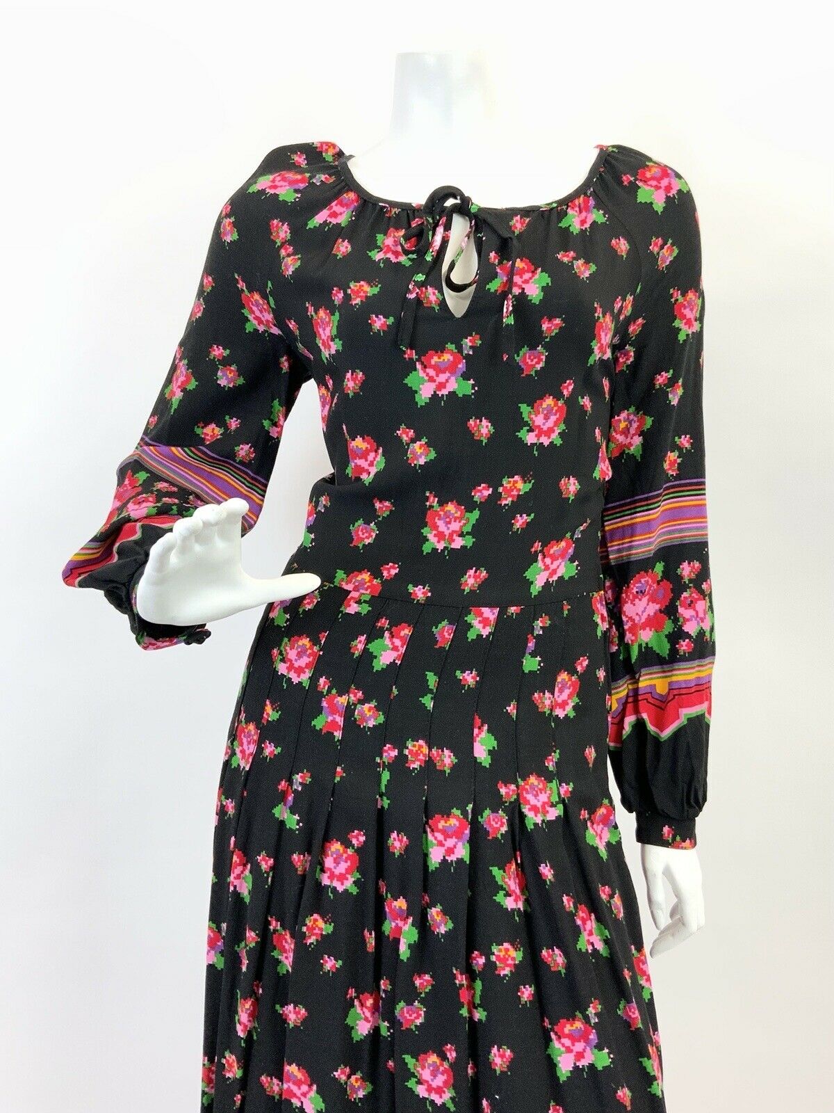 VINTAGE 60s 70s BLACK PINK GREEN RED FLORAL ROSE PIXEL FOLK BOHO MAXI DRESS 10