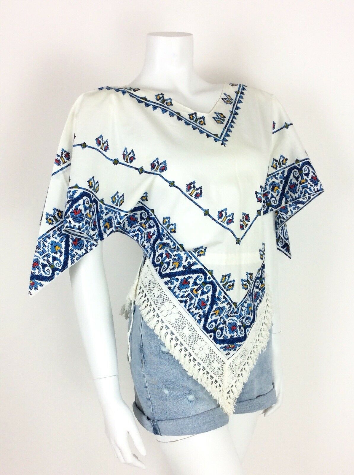 VTG 70s HANDKERCHIEF TOP WHITE BLUE RED BANDANNA TASSEL HIPPY ETHNIC 6 8