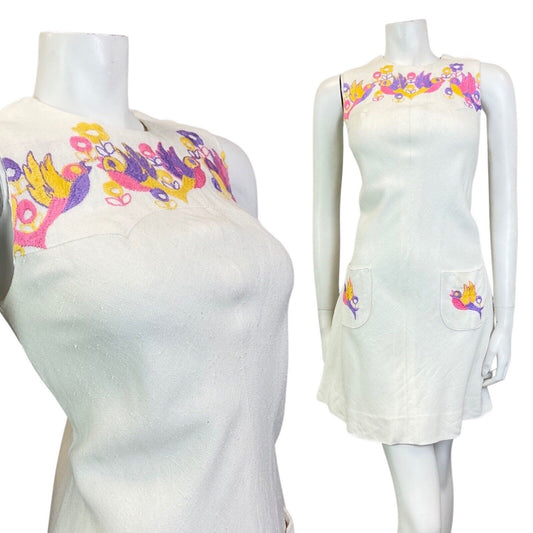 VINTAGE 60s WHITE PINK PURPLE FLORAL BIRD EMBROIDERED MOD MINI SHIFT DRESS 10 12