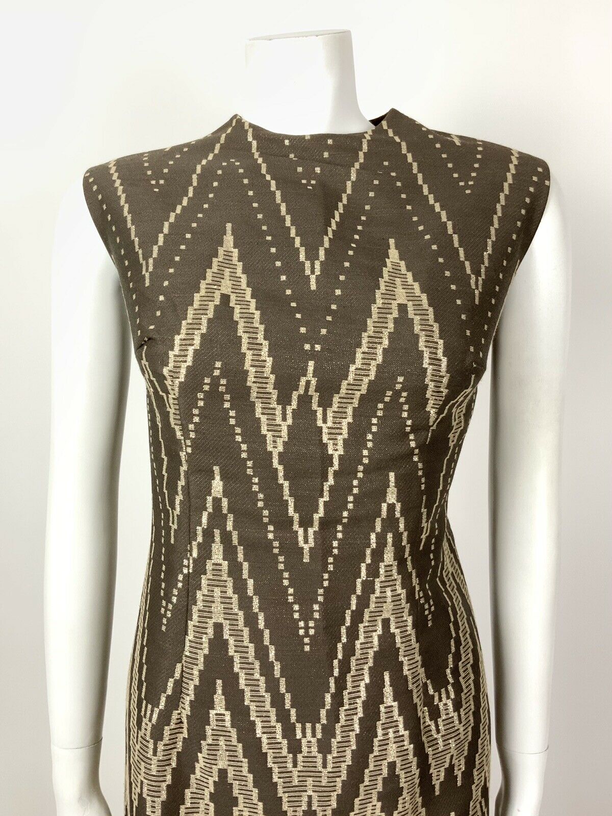 VINTAGE 60s 70s BROWN GOLD CREAM ZIG ZAG AZTEC SLEEVELESS DRESS 12 14