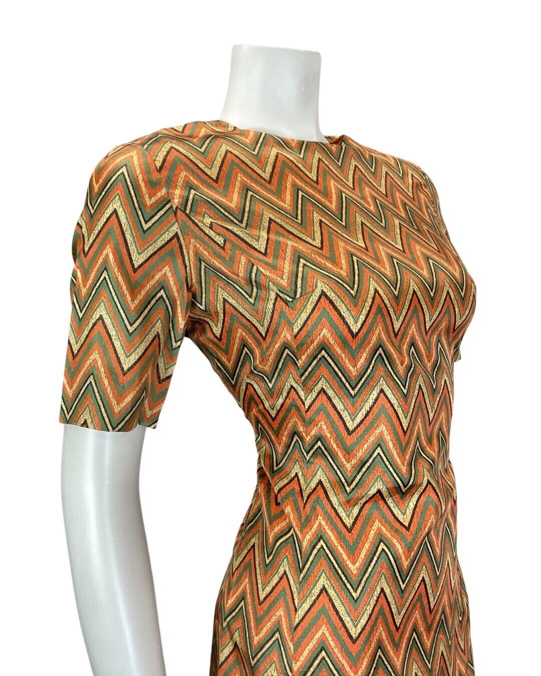 VINTAGE 60s 70s GREEN ORANGE CREAM ZIG-ZAG CHEVRON MOD SHORT FITTED DRESS 10 12