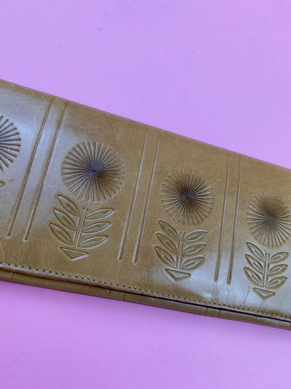 VINTAGE 60s 70s CARAMEL BROWN DAISY FLORAL EMBOSSED MOD BOHO CLUTCH PURSE