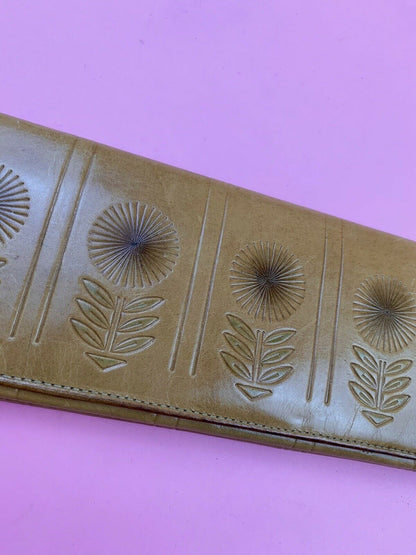 VINTAGE 60s 70s CARAMEL BROWN DAISY FLORAL EMBOSSED MOD BOHO CLUTCH PURSE