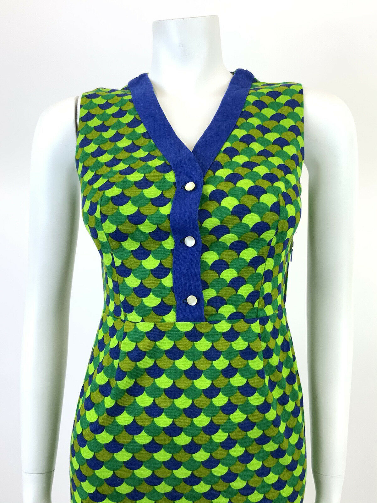 VINTAGE 60s 70s LIME FOREST GREEN BLUE SCALES MOD SLEEVELESS MINI DRESS 8