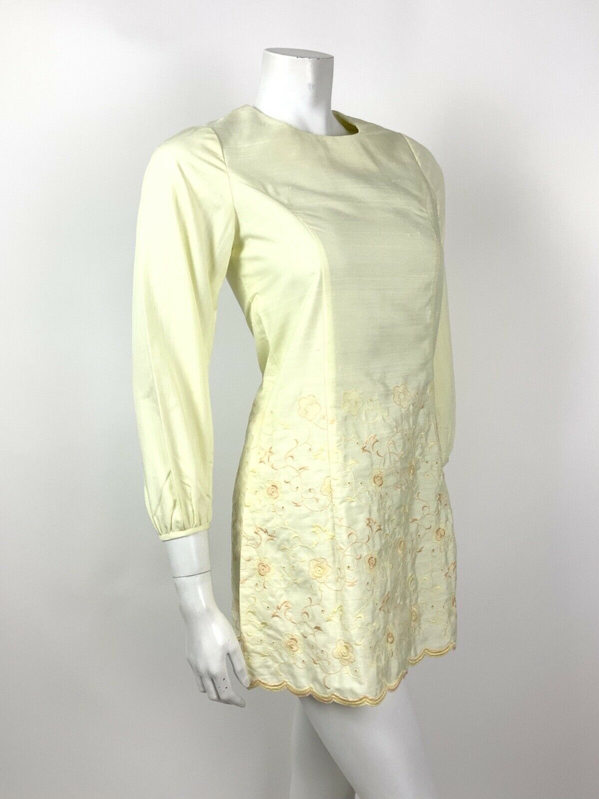 VINTAGE 60s 70s PASTEL YELLOW PEACH EMBROIDERED FLORAL SWIRL MINI MOD DRESS 6 8