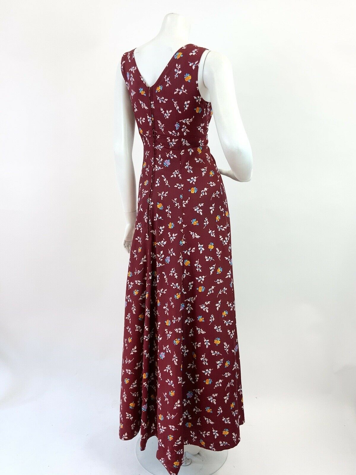 VINTAGE 60s 70s WINE RED WHITE BLUE FLORAL LEAF SLEEVELESS BOHO MAXI DRESS 10 12