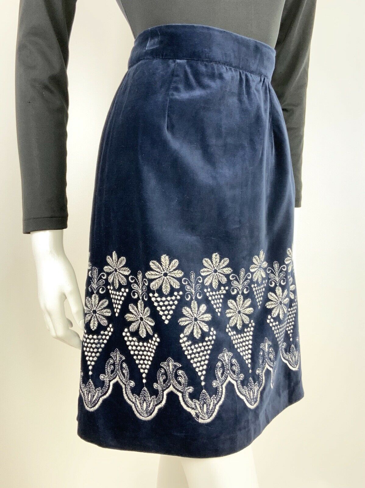 VTG 60s 70s MIDNIGHT BLUE WHITE FLORAL EMBROIDERED BOHO MOD VELVET SKIRT 8 10