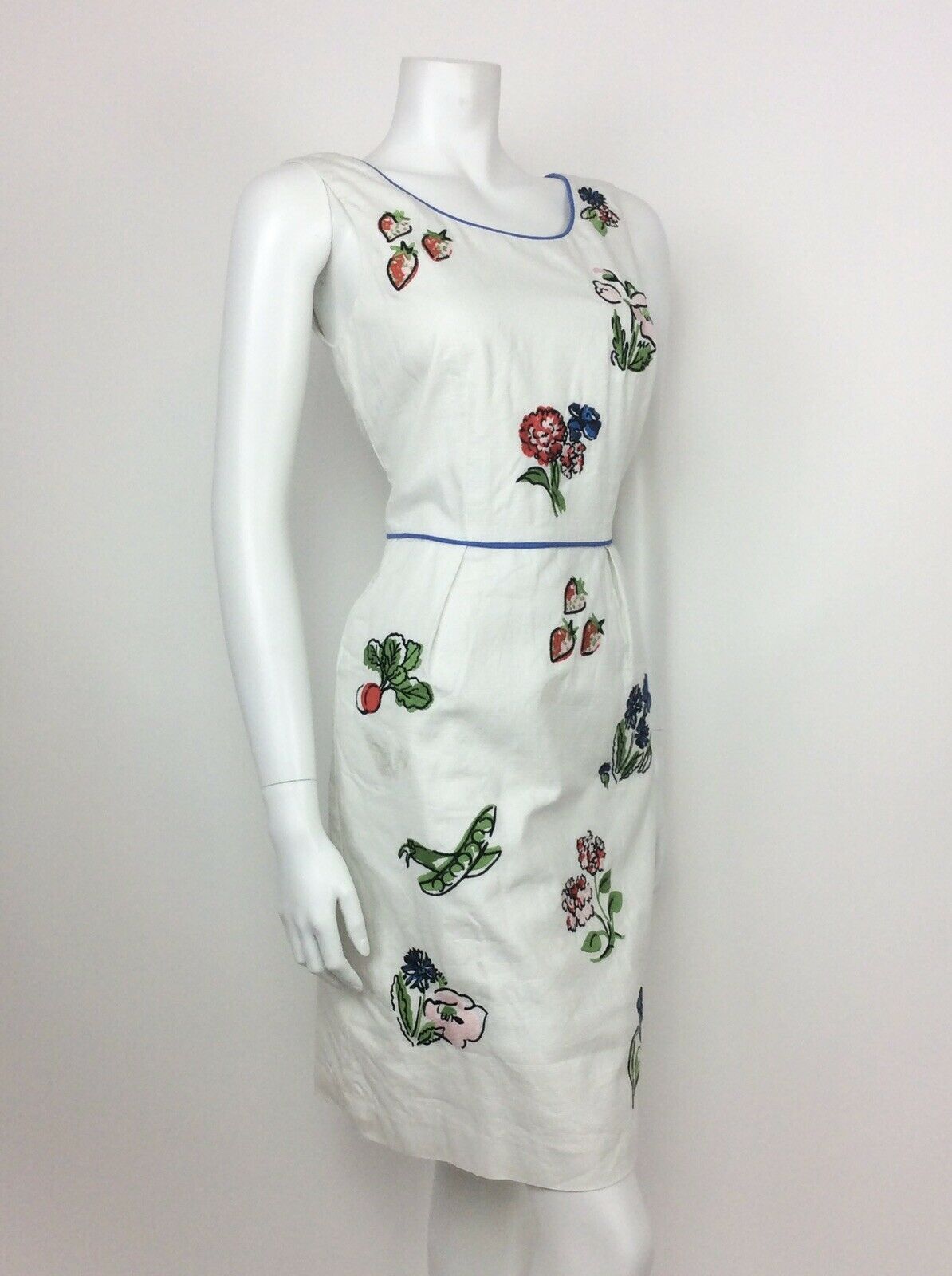 VTG 60s 70s WHITE COTTON FRUIT FLORAL RED BLUE GREEN SUMMER DRESS 10