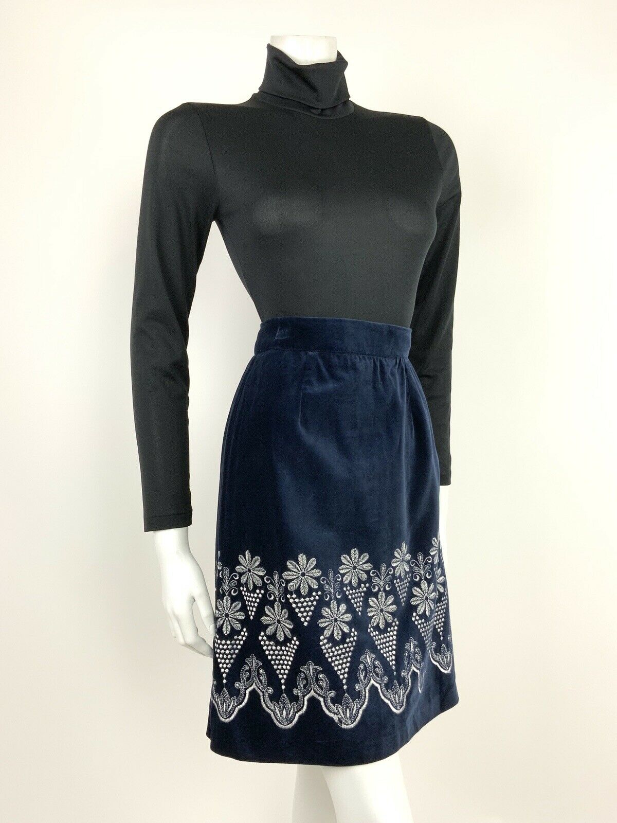 VTG 60s 70s MIDNIGHT BLUE WHITE FLORAL EMBROIDERED BOHO MOD VELVET SKIRT 8 10