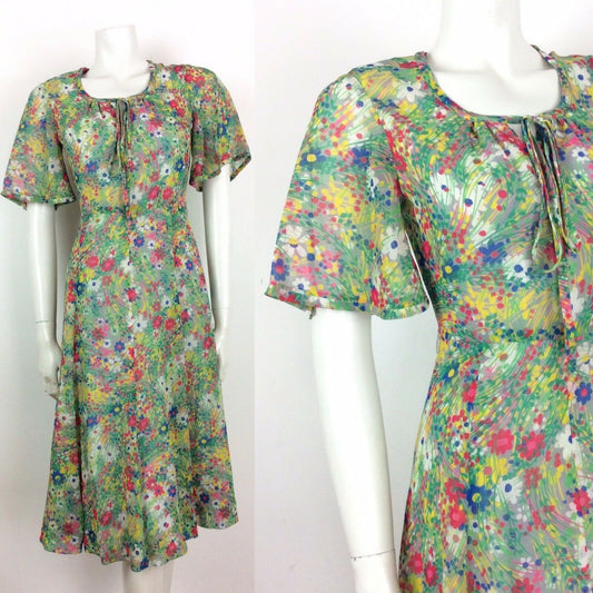 VINTAGE 60s 70s GREEN WHITE PSYCHEDELIC FLORAL BELL SLEEVE TEA DRESS 8