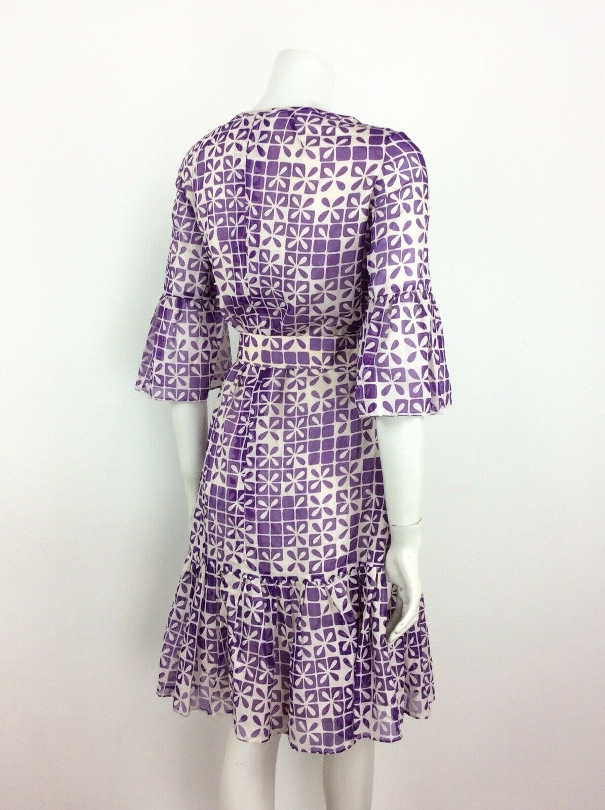 60S 70S VTG WHITE PURPLE GEOMETRIC FLOWER BELL SLEEVE BELT DRESS 12 14